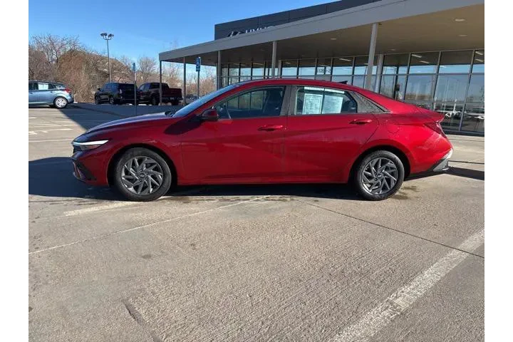 $19998 : Hyundai ELANTRA 2024 SEL 4dr image 2