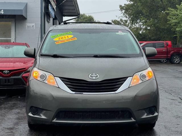 $11995 : 2011 Sienna LE 8-Passenger image 3