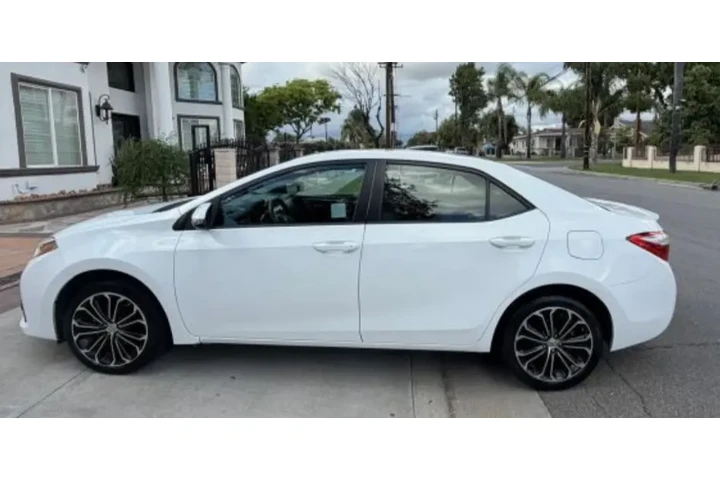 $3600 : Toyota Corolla 2015 image 3