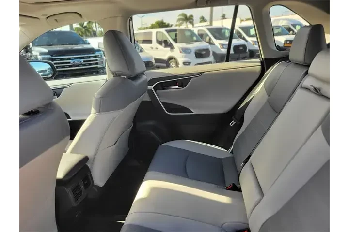 $33591 : Toyota RAV4 2024 Limited 4dr image 9