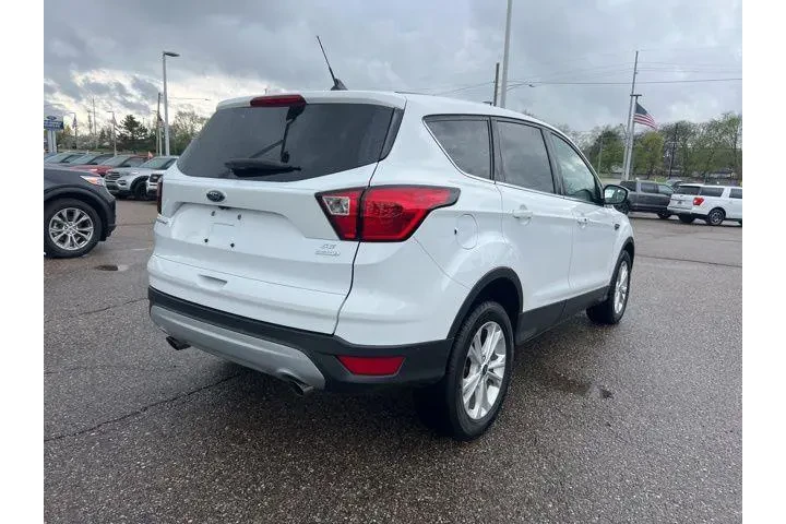 $12225 : Ford Escape 2019 SE 4dr SUV image 4