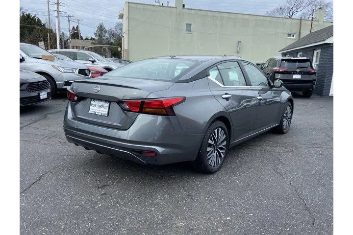 $17497 : Nissan Altima 2025 2.5 SV 4d image 4