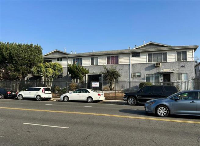 $1300 : 1 bedroom apartment in LA image 1