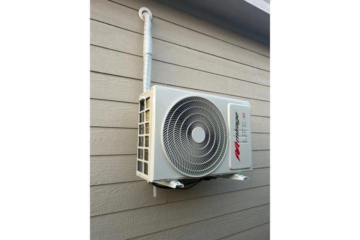 Minisplits HOT AND COLD image 3