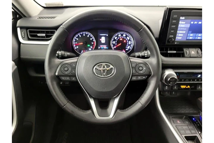 $27998 : Toyota RAV4 2020 AWD XLE Pre image 10