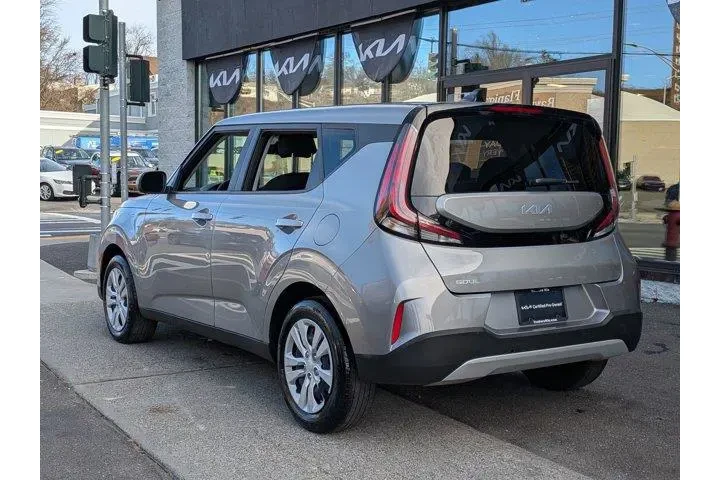 $15695 : Kia Soul 2023 S 4dr Crossove image 9