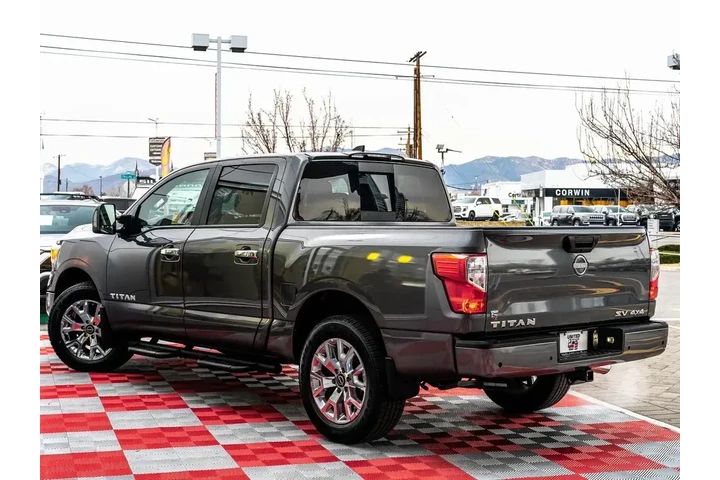 $38988 : Nissan Titan 2024 4x4 SV 4dr image 4