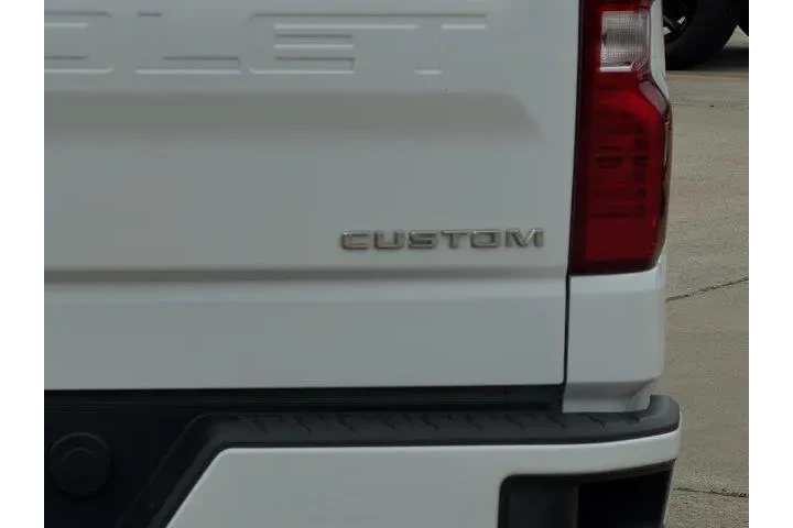 $31778 : Chevrolet Silverado 1500 202 image 9