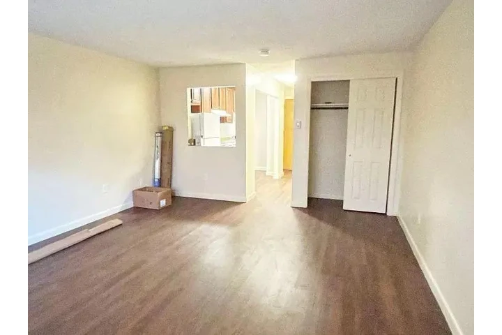 $1300 : Estudio en renta  - image 1