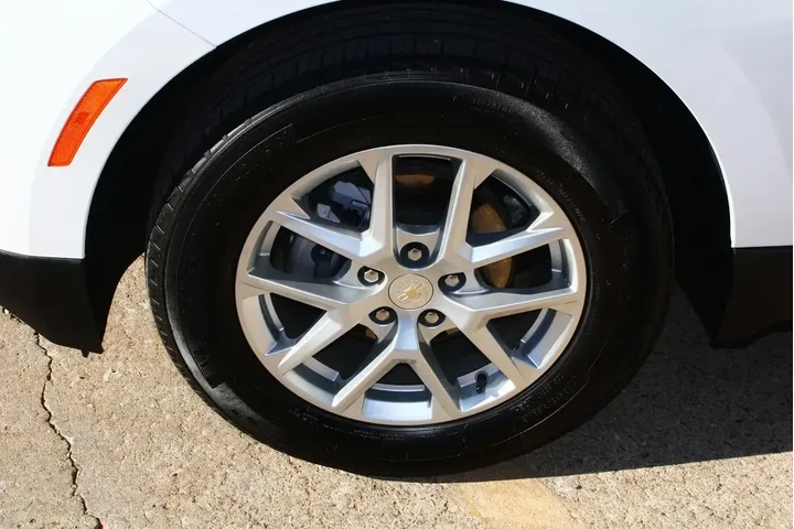 $21783 : Chevrolet Equinox 2024 LT 4d image 4