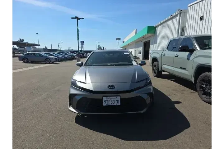 $31900 : Toyota Camry 2025 SE 4dr Sed image 2