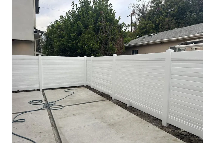 Vinyl fencing image 3