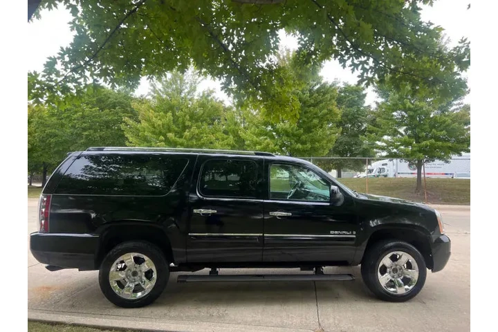 $9995 : 2007 GMC Yukon XL Denali image 10