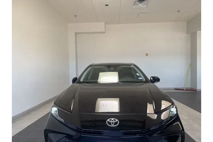 $27252 : Toyota Camry 2025 SE 4dr Sed image 3