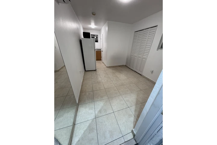 $1100 : Renta de Studio image 2