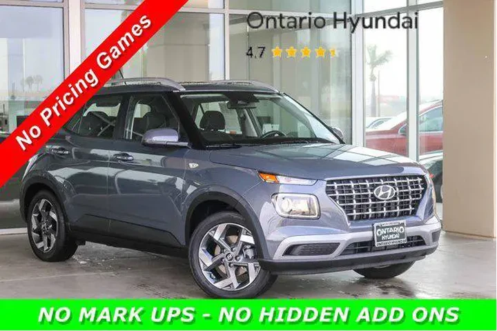 $20862 : Hyundai VENUE 2025 SEL 4dr C image 2