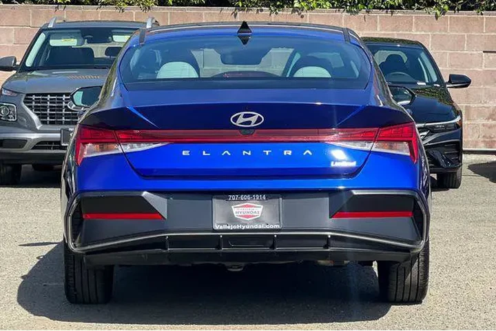 $23390 : Hyundai ELANTRA 2025 Limited image 7