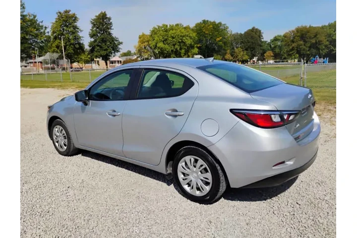 $15995 : 2020 Yaris L image 6