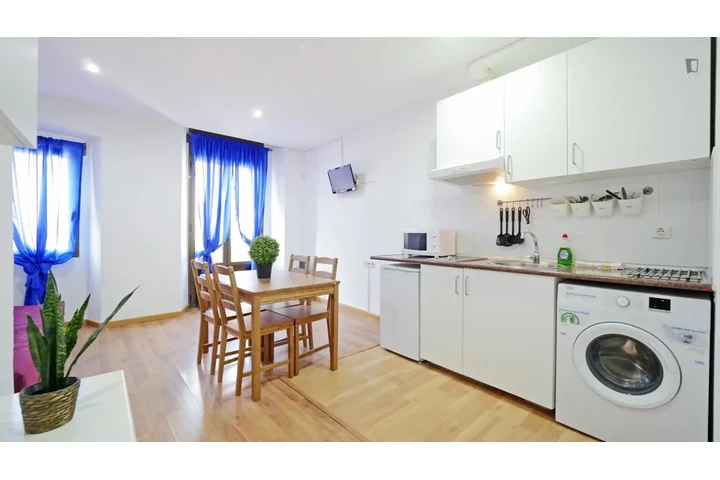 $850 : HOUSE FOR RENT IN BARCELONA image 5
