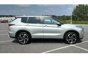 $22869 : Mitsubishi Outlander 2022 AW thumbnail
