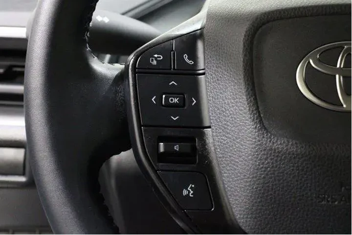 $27998 : Toyota Prius 2023 LE 4dr Hat image 9