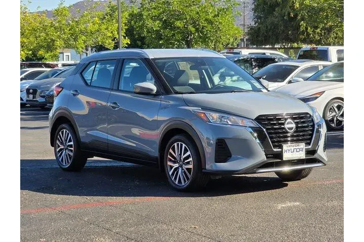 $17700 : Nissan Kicks 2023 SV 4dr Cro image 4