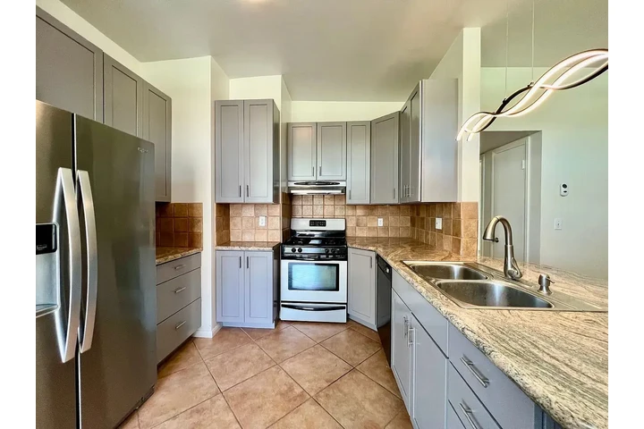 $1000 : 3 spacious bedrooms for rent image 2