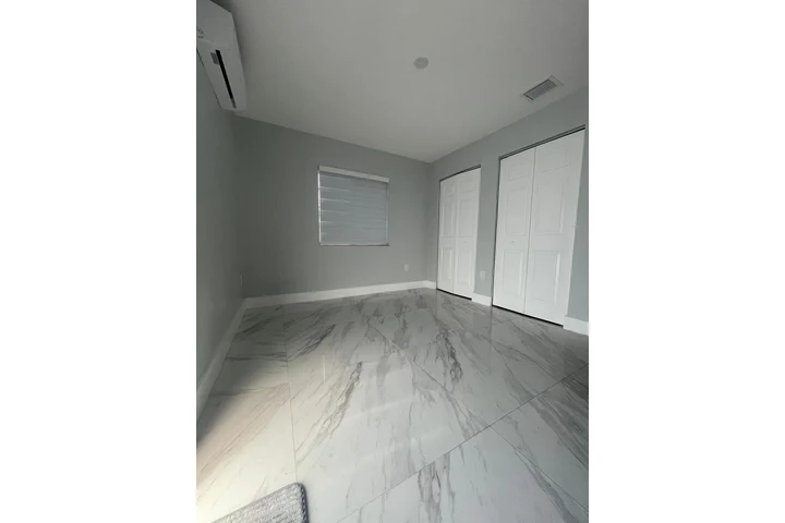 $1200 : Cuarto Estudio (efficency) image 2