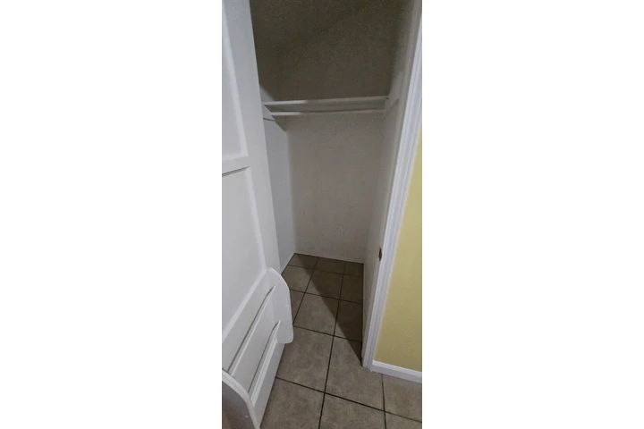 $725 : Cuarto Disponible image 1