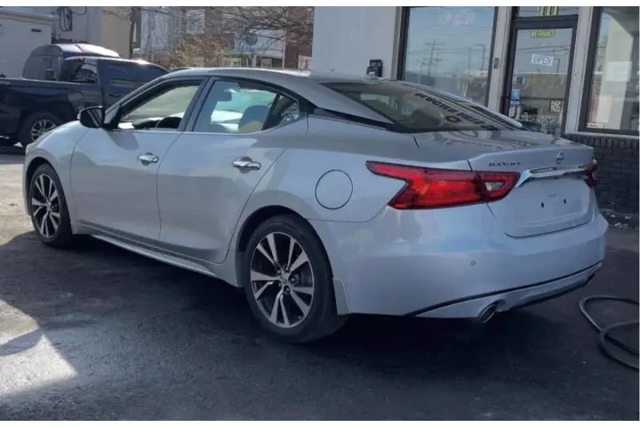 $9000 : 2017 Maxima 3.5 SV image 5