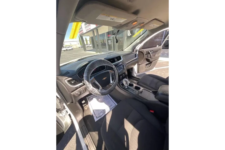 2016 Traverse LT image 7