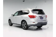$18998 : Nissan Pathfinder 2017 4x4 P thumbnail