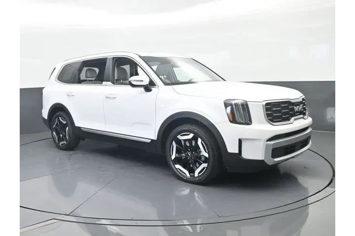 $33700 : Kia Telluride 2024 S 4dr SUV image 8