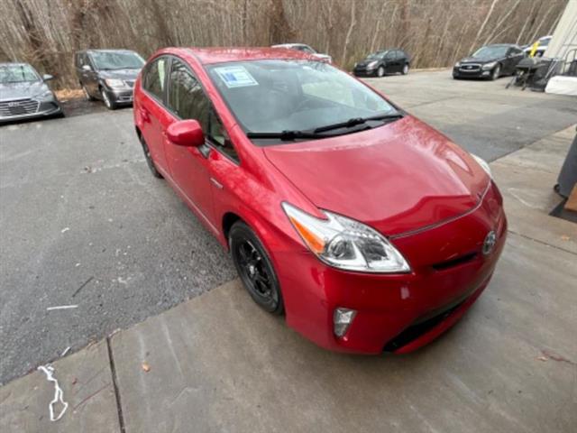 2015 Prius image 2