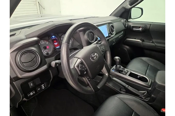 $36998 : Toyota Tacoma 2021 4x2 TRD S image 9