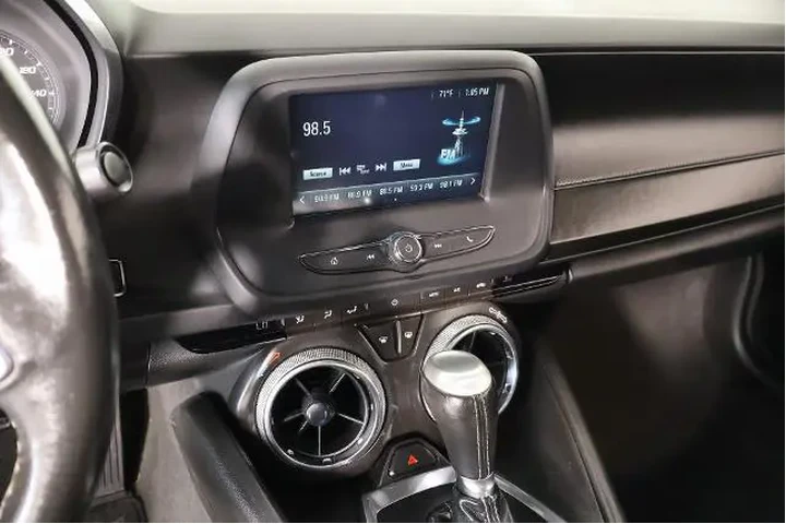 $16327 : Chevrolet Camaro 2018 LT 2dr image 5