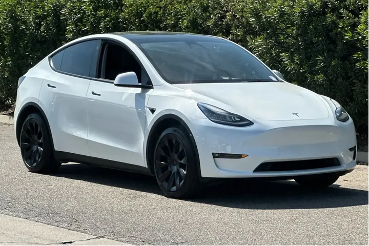 $28500 : Tesla Model Y 2021 AWD Long image 9
