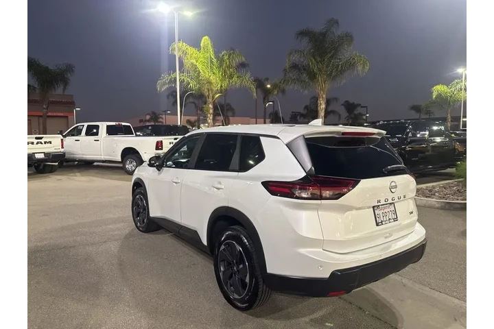 $19157 : Nissan Rogue 2024 SV 4dr Cro image 6