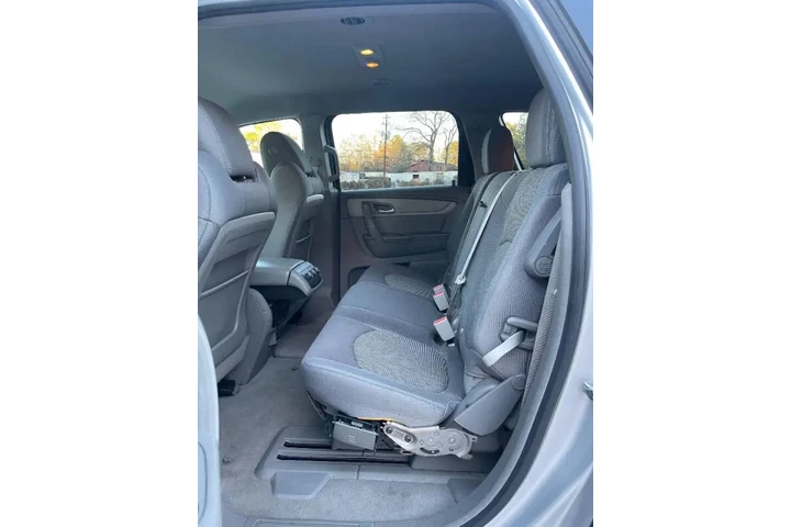 $4995 : 2015 Traverse LS image 3