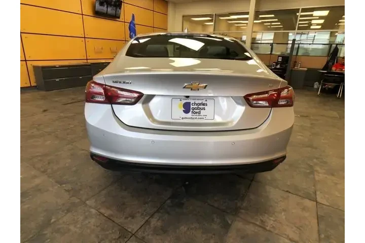 $17749 : Chevrolet Malibu 2020 LT 4dr image 6