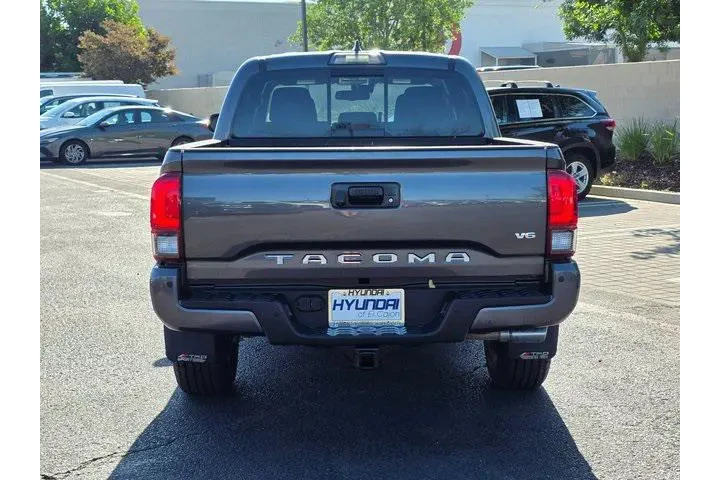 $31998 : Toyota Tacoma 2019 4x2 TRD S image 6