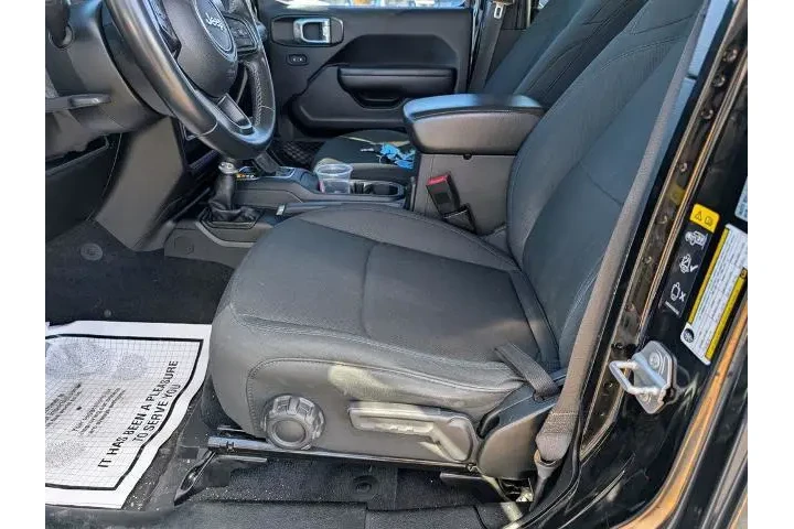 $23919 : Jeep Wrangler Unlimited 2021 image 9