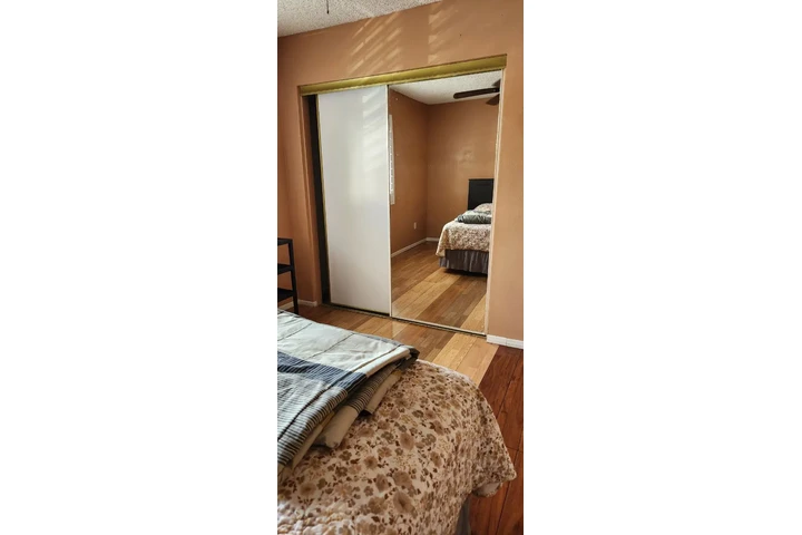 $750 : RECAMARA CON CAMA COLTON image 1