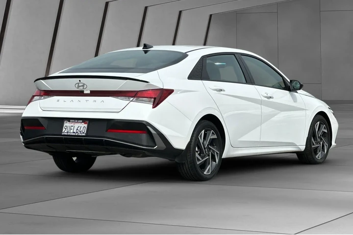 $19900 : Hyundai ELANTRA 2025 SEL Spo image 4