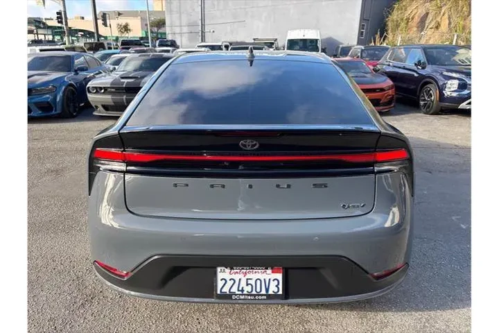 $27498 : Toyota Prius 2023 LE 4dr Hat image 5