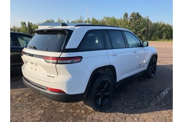 $28989 : Jeep Grand Cherokee 2023 4x4 image 2