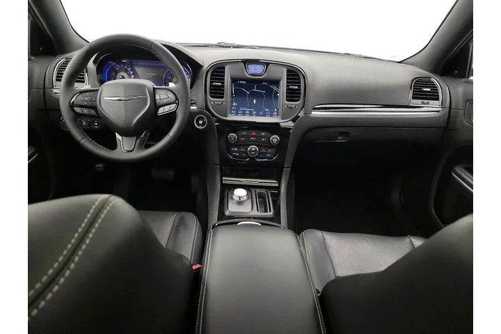 $35998 : Chrysler 300 2023 S V6 4dr S image 9