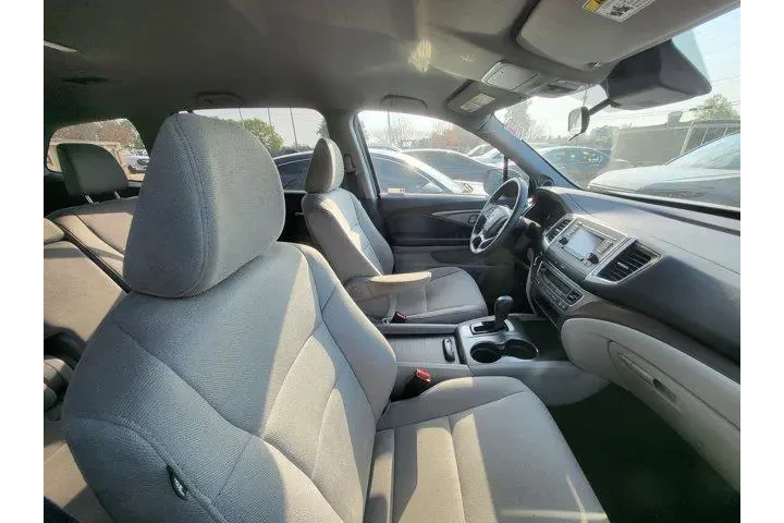 $22859 : Honda Pilot 2020 LX 4dr SUV image 8