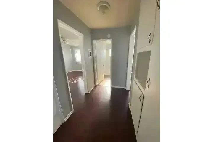 $1795 : HAWTHORNE Y INGLEWOOD A image 2