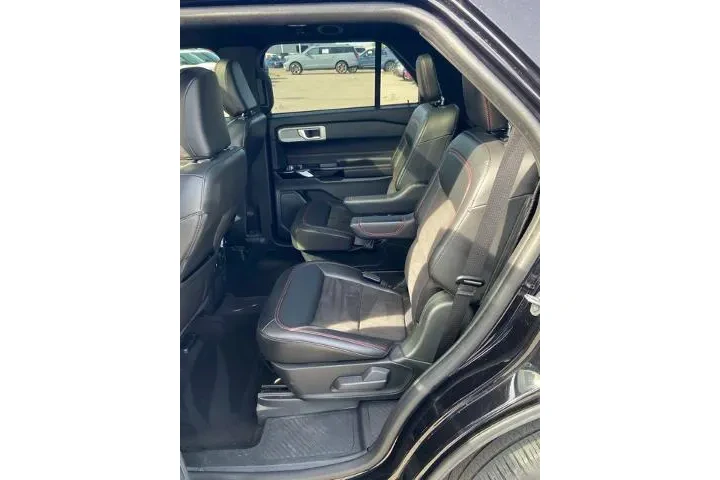 $38452 : Ford Explorer 2023 AWD ST-Li image 6